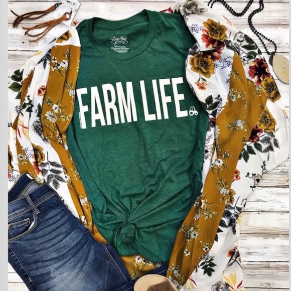 Tops - Kelly Green “Farm Life” Graphic T-Shirt!